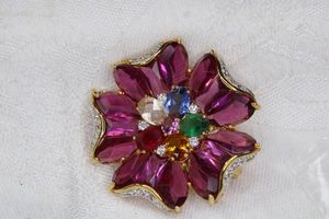 lot 205 image: Signed Nolan Miller jubilant flower enhancer glass pendant. Marked NM. Hinged bale. 1.75L