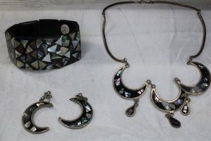 lot 207 image: Alpaca Mexico crescent parure jewelry suite in black enamel with Abalone shell. Includes choker necklace, post earrings and stretch resin bracelet.