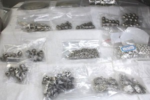 lot 224 image: Assorted jewelry findings and fittings, spacers, beads in silver finish.