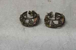 lot 248 image: Tri Colored Sterling Silver and 10K yellow gold 34 hoop post earrings. Possibly Black Hills Gold. Marked Ster and 10K. 12H
