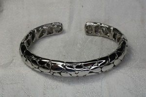 lot 251 image: John Hardy Sterling Silver Kali pebbled cuff bracelet with hinged sides. No markings found but may be under tension hinges.