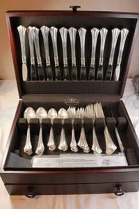 lot 1 image: Reed and Barton Sterling silverware set with box. (matches lot 4) See full description for weights.