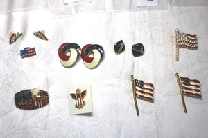 lot 259 image: Fourth of July jewelry