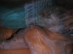 lot 66 image: work gloves size large , some have insulation