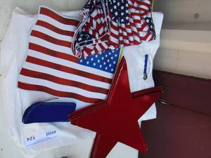 lot 124 image: Independence day dcor
