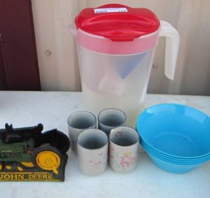 lot 128 image: John Deere napkin holder, 4 mini floral cups, 5 blue plastic bowls and more