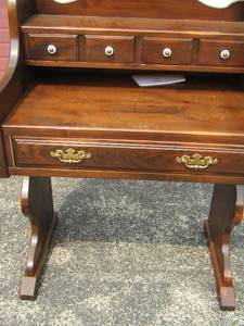 lot 10 image: CHILDS DESK small 3 drawer 41 12 x 32 x 20 12