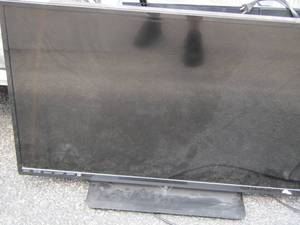 lot 140 image: Vizio 40 TV has plug