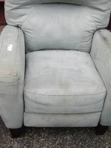 lot 142 image: RECLINER Baby Blue -  has stain needs cleaned