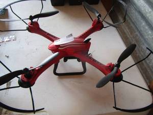 lot 178 image: Red Drone unknown working condition and has no remote