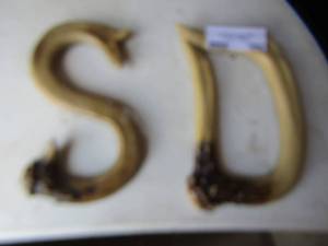 lot 182 image: S&D letter signs made out of deer antlers sizes approx. 84
