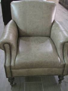 lot 18 image: Grey Leather Chair in great condition