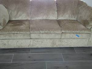 lot 48 image: Couch Hide a Bed  COFFEE COLOR in great condition very comfy