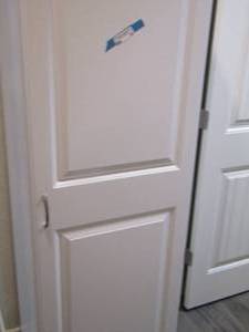 lot 55 image: White 1 door 5 tier shelf  702416