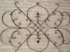 lot 60 image: Metal wall art 46 X 62