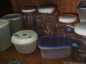 lot 208 image: Tupperware storage containers