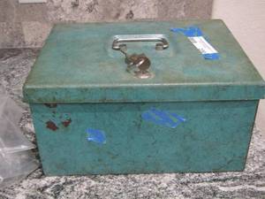 lot 230 image: metal green safe with keys