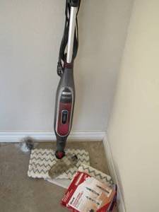 lot 243 image: Genius Shark steam cleaner