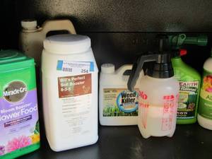 lot 254 image: soil booster- Miracle grow, all purpose plant food