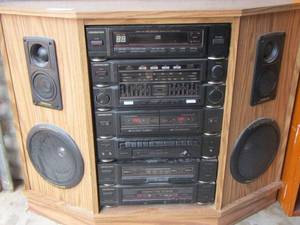 lot 25 image: Sound Egan digital audio player stereo system