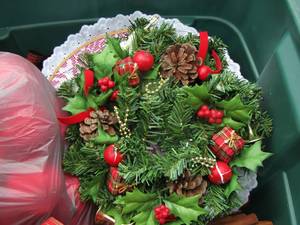 lot 47 image: green tote of Christmas