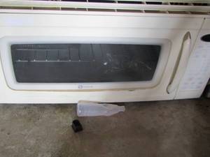 lot 50 image: Maytag microwave above stove