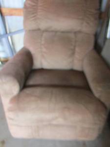 lot 55 image: 2 lazy boy rocking recliners in good condition