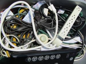 lot 61 image: tote of extension cords