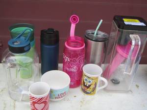 lot 71 image: various plastic drinking cups, coffee cups
