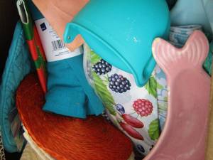 lot 78 image: hand towels , hand mittens, hot pot place mats