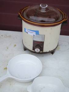 lot 80 image: 2 Correll cookers, crock watcher crock-pot
