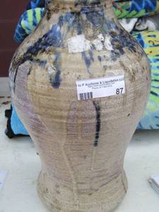 lot 87 image: approx 14 tall dcor vase