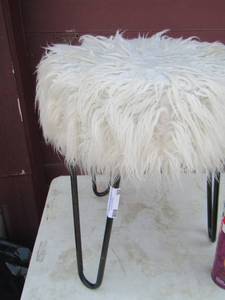 lot 92 image: white fluffy stool