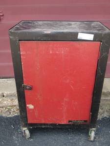 lot 93 image: Sutherland rolling tool box