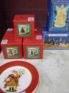 lot 96 image: 9 pcs nativity set qty 5 Christmas coffee cups