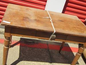 lot 143 image: 29x42x24 vintage single draw table
