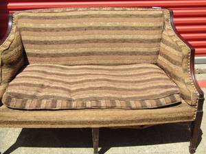 lot 2 image: VINTAGE WOOD FRAME LOVE SEAT  32x48x29