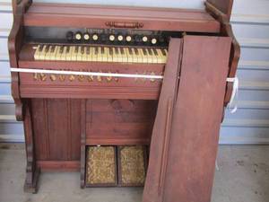 lot 4 image: Vintage Organ - Cornish and Company Washington DC  top board and a few keys need repair 45x42x23