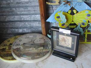 lot 149 image: qty 2 deer clocks , humming bird clock, metal butterfly art