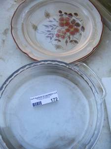 lot 172 image: pie plates, 2 dinner plates