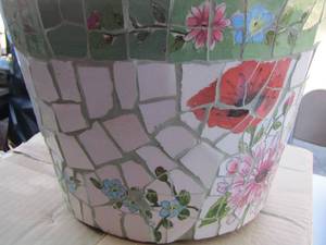 lot 178 image: floral ceramic planter pot