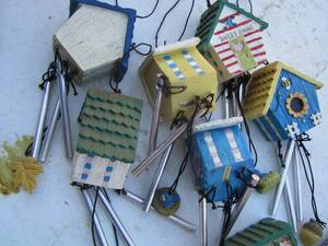 lot 184 image: bunch of mini ceramic hanging bird house wind chimes, song birds hanging sign, flys wanted metal frog sign