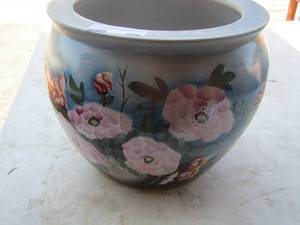 lot 206 image: hand painted flower pot size 10x12