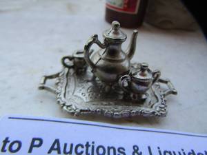 lot 207 image: very tiny tea set