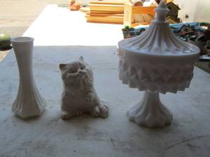 lot 233 image: milk glass vase, kitten figurine, covered milk glass bowl on stand