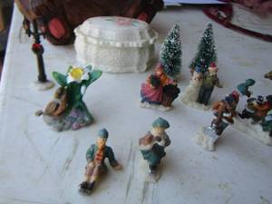 lot 240 image: small trinket - mini Christmas figurines