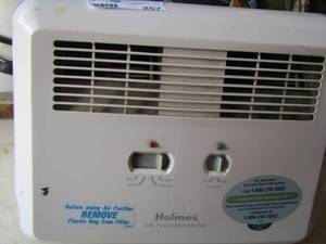 lot 257 image: Holmes air purifier used