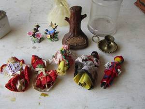 lot 262 image: eagle light needs batteries , mini dolls , more