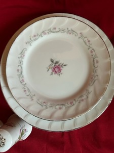 lot 9 image: 14 pc decretive plates Lefton China See Pics