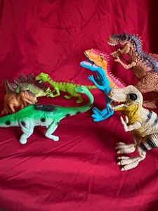 lot 21 image: Misc. Dinosaur Lot See Pics